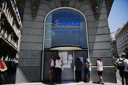 Los trabajadores de dependencias estatales reciben un incremento en diciembre