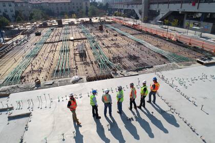 Los trabajadores de la construcción temen que su salud se vea afectada por la iniciativa del gobernador Greg Abbott