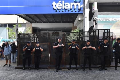 Los trabajadores de Télam ya no pueden ingresar a las oficinas tras el anuncio de Milei - LA NACION