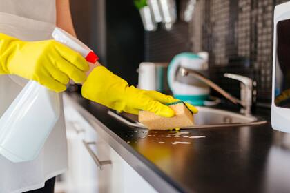 Los trabajadores del servicio doméstico reciben este mes un 15% adicional