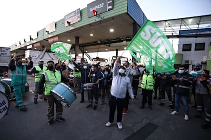 Los trabajadores del sindicato de peajes reclaman en la autopista La Plata-Buenos Aires