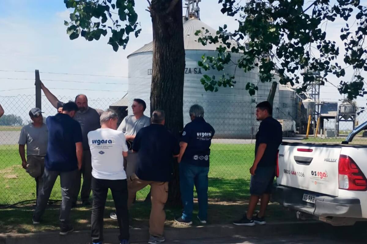 Los trabajadores durante una medida de fuerza en una planta de Alberti, Buenos Aires