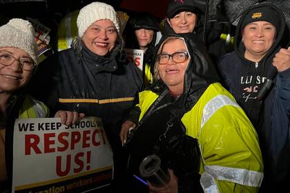 Los trabajadores escolares de Los Ángeles realizarán una huelga de tres días, con la que cerrarán el segundo distrito escolar más grande del país