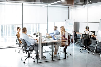 Los trabajadores que participan del programa piloto dijeron que sentían una disminución del estrés y del agotamiento, mientras que las empresas no declararon ningún impacto negativo en sus ingresos