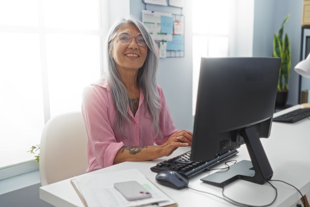 Los trabajadores silver (mayores de 55 años) pueden encontrar en la IA un aliado para combinar su experiencia laboral