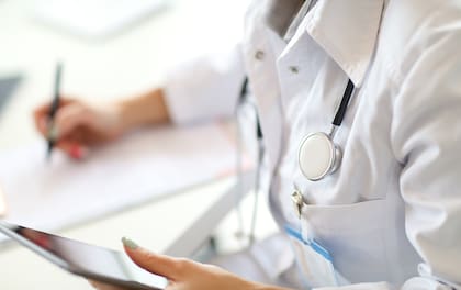 Los trabajadores sociales deben procurar la forma que un menor de edad bajo protección reciba asistencia médica si la requiere (imagen ilustrativa)