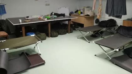 Los trabajadores viven en condiciones difíciles dentro de la planta nuclear