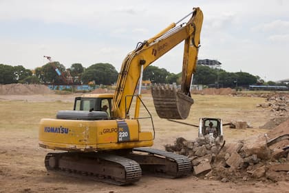 Los trabajos de demolición en el expredio de Costa Salguero