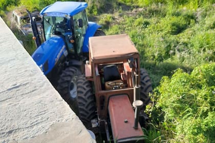 Los tractores aparecieron en un baldío en Frontera, Santa Fe