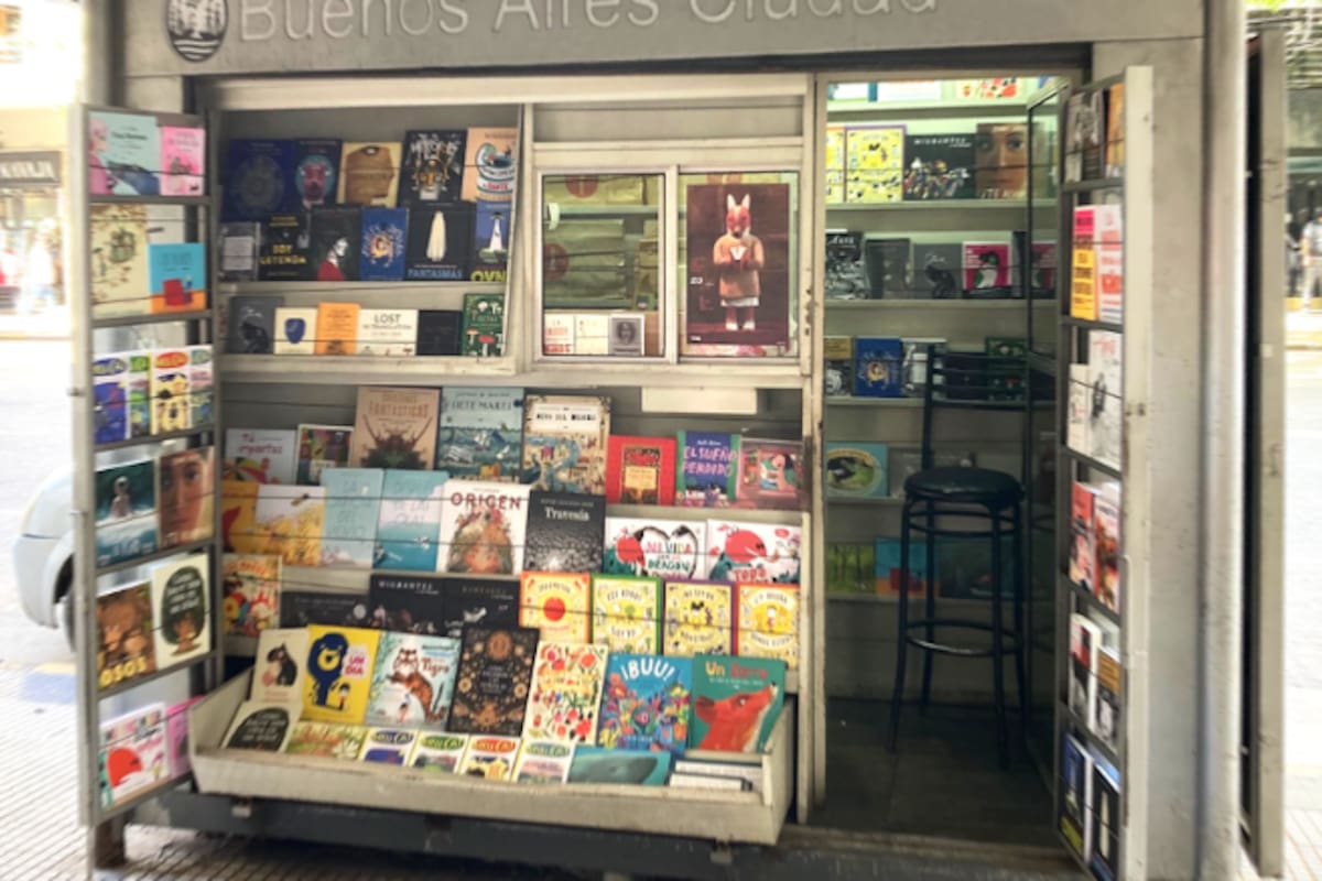 Los tradicionales quioscos de diarios y revistas no venden solo publicaciones sino que ampliaron las posibilidades de productos a comercializar