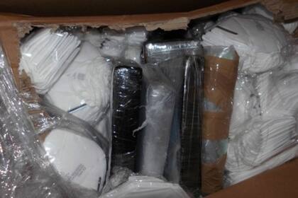 Los traficantes quisieron aprovecharse de la pandemia de coronavirus para poner su cargamento ilegal en elementos necesarios para combatirla