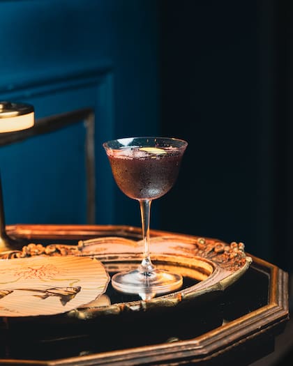 Los tragos son un fuerte de Thames Bar.