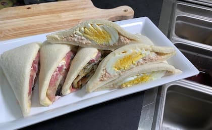 Los tramezzinos italianos que dieron origen a los sanguches de miga