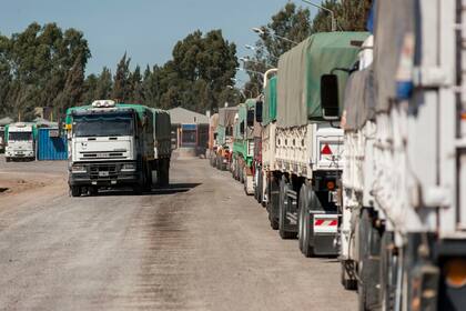 Los transportistas alertan por la suba de costos, entre otros en el gasoil