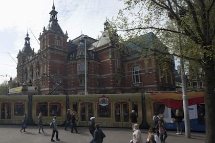Los tranvías lucen como carrozas reales hoy en Holanda