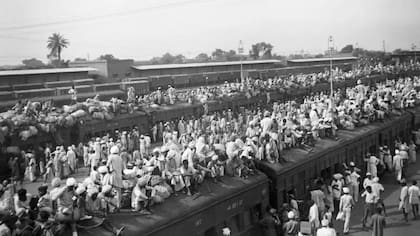 Los trenes en la segunda mitad de 1947 se abarrotaron de personas en busca de una nueva vida en el lado de la frontera que correspondía a su religión