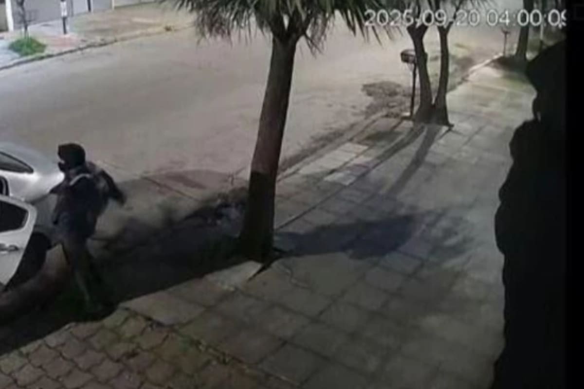 Los tres agresores llegaron con un Fiat Cronos gris y tenían una moto “como apoyo”