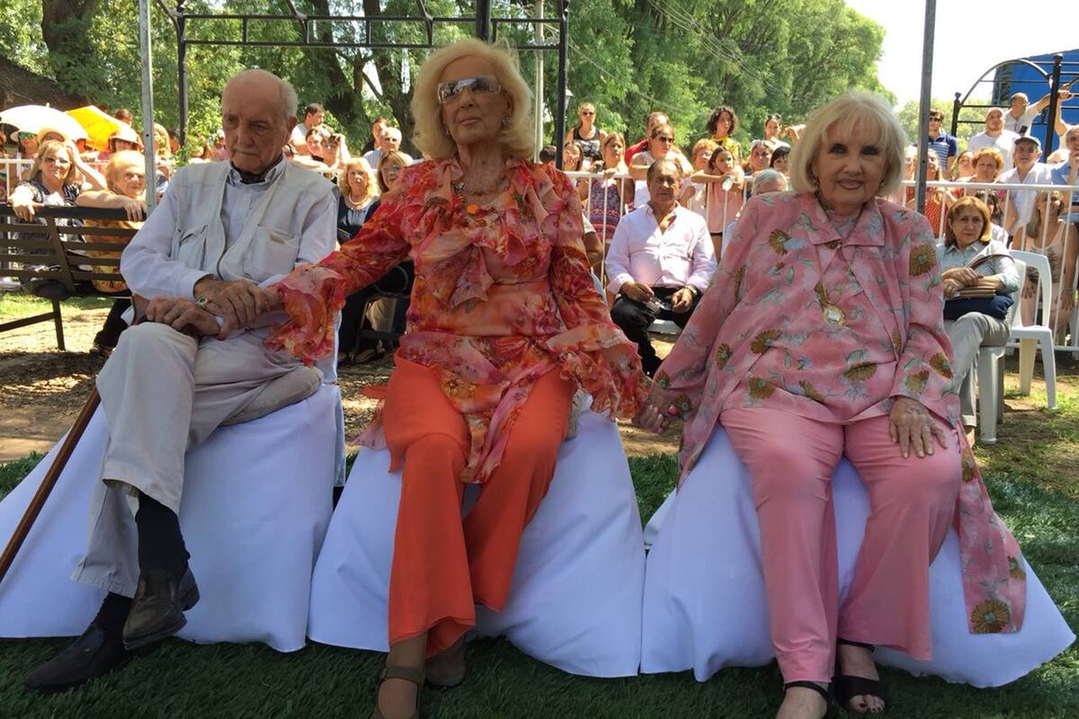Los tres célebres visitantes fueron recibidos con honores por su ciudad natal