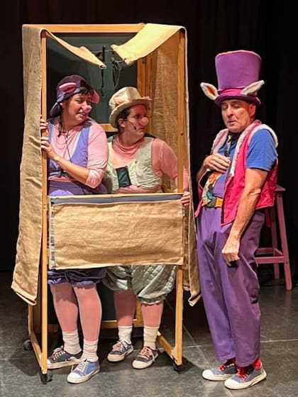 Los tres chanchitos, por el grupo La Galera Encantada