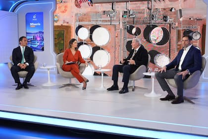Los tres expositores coincidieron en que la infraestructura puede convertirse en un límite si no se toman acciones