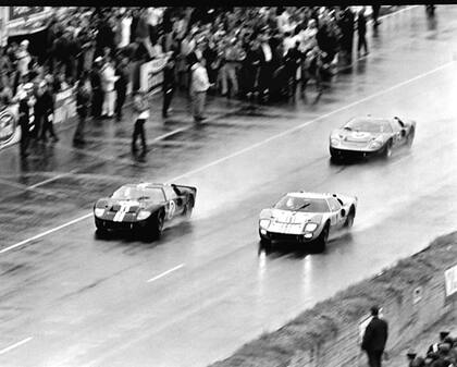 Los tres Ford GT MkII en Le Mans