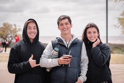 Los tres fundadores de Versova: Tomás Beccar Varela, Lucas Zothner y Luz Estol