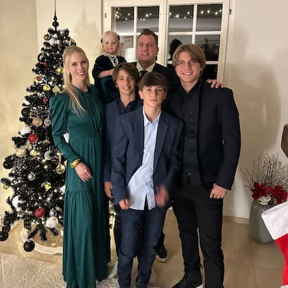 Los tres hijos de Maxi López y Wanda Nara con Daniela Christiansson y su hermanita Elle en Suiza (Foto: Instagram @danielachristiansson)