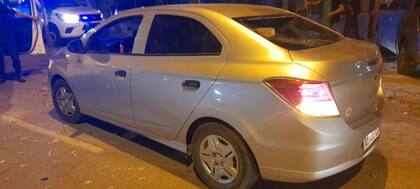 Los tres hombres trataron de huir en un vehículo, pero fueron interceptados por la Policía