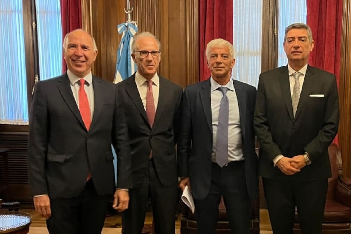 Los tres jueces de la Corte y el ministro de Justicia, Mariano Cúneo Libarona