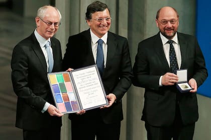 Los tres líderes de la UE se repartieron los roles para recibir el galardón