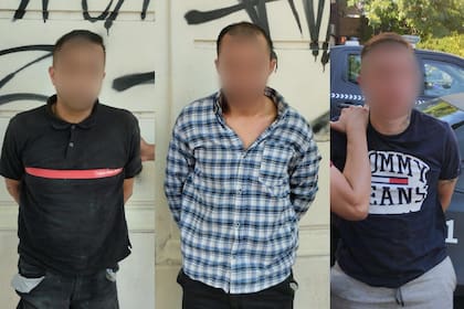 Los tres sospechosos detenidos por la Policía de la Ciudad tras el operativo cerrojo que permitió recuperar el dinero robado y otros elementos