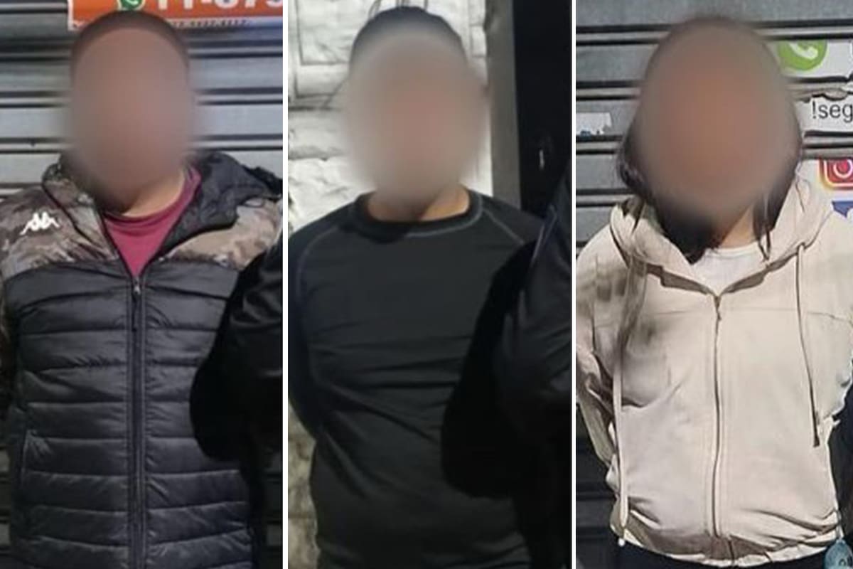 Los tres sospechosos detenidos por personal de la Policía de la Ciudad en Floresta