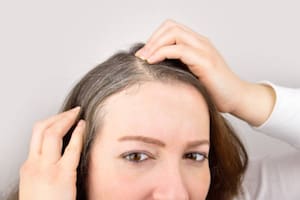 Los tres trucos para cubrir las canas de manera fácil, económica y natural