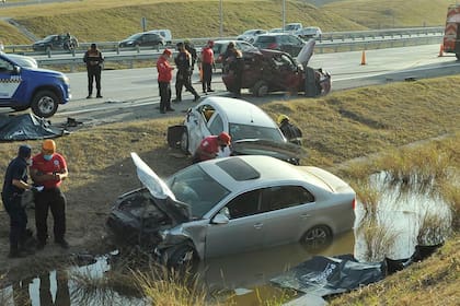 Los tres vehículos, luego del choque mortal en la avenida Circunvalación, en Córdoba