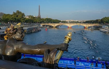 Los triatletas compitieron en el Sena en agosto del año pasado, durante una prueba femenina previa a los Juegos Olímpicos de París 2024