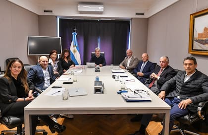 Los tributaristas Sonia Becherman, Liban Kusa y Ricardo Paolina respondieron las preguntas técnicas sobre el proyecto