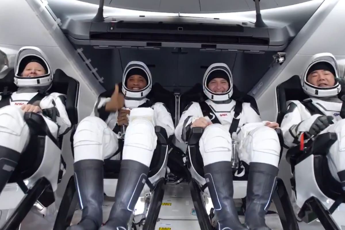 Los tripulantes de la SpaceX amarizaron con éxito