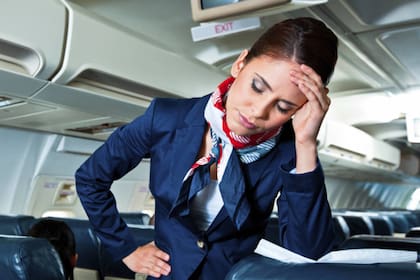 Los tripulantes de vuelo dan sus consejos acerca de lo que no se debe hacer en un avión