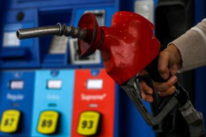 Los trucos más importantes para ahorrar gasolina en Estados Unidos, donde su precio alcanzó un valor récord