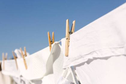 Los trucos para lavar ropa blanca y que quede impecable (Foto ilustrativa Pexels)