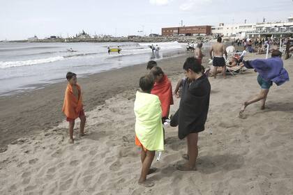 Los turistas afirman que es notoria la baja temperatura en el agua