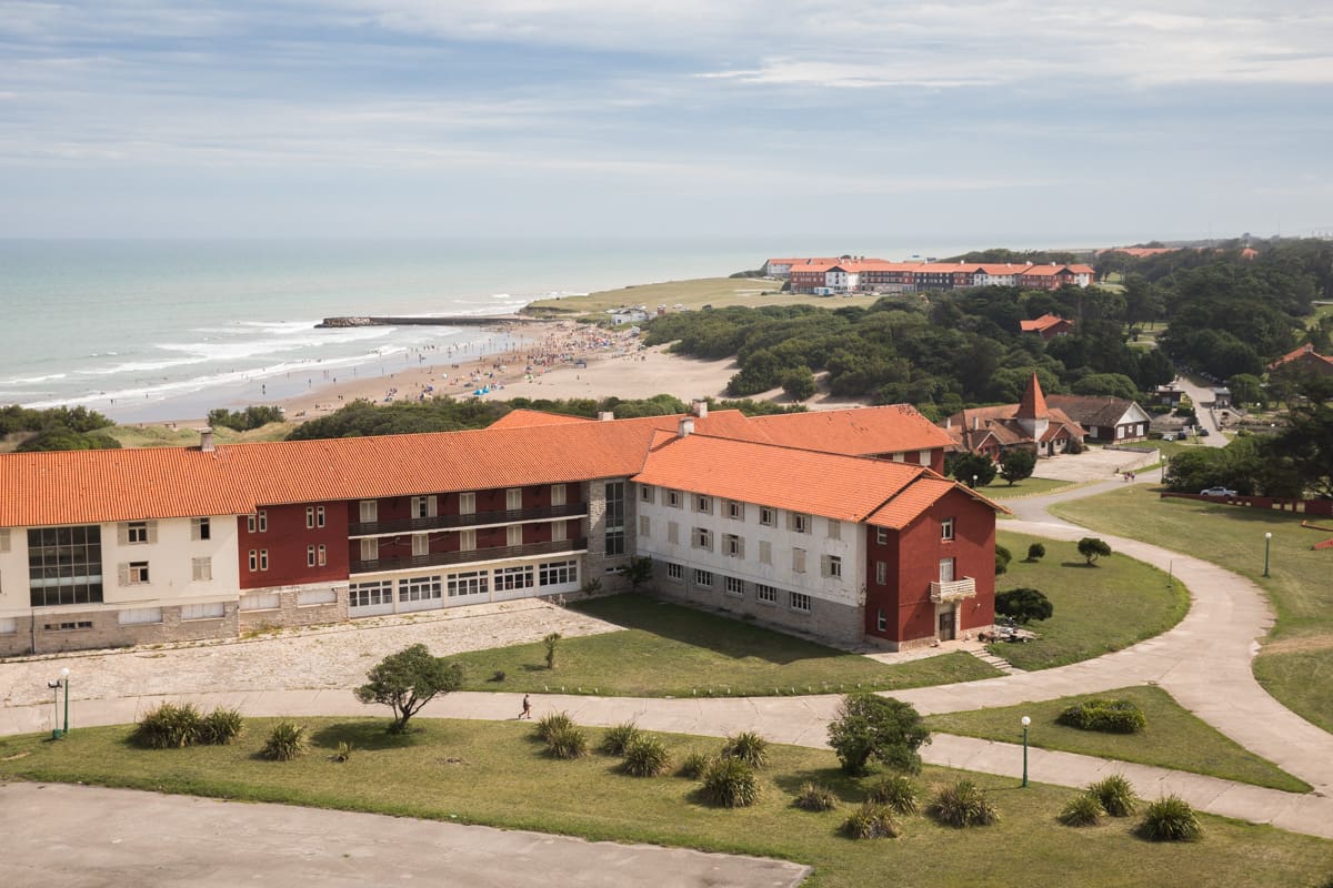 Los turistas pueden optar por el complejo en Chapadmalal