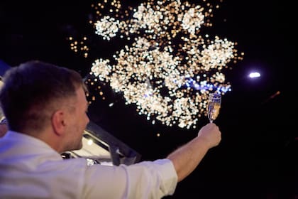 Los turistas recibieron el Año Nuevo 2026 en distintos puntos de la ciudad de Pinamar