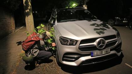 Los Tyre Extinguishers operan de manera anónima y a la noche, desinflando las ruedas de los SUV