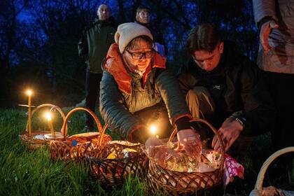 Los ucranianos celebran la Pascua con poca fe en alto el fuego de Rusia