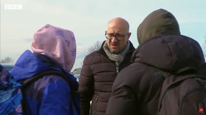 Los ucranianos que vuelven a su país para luchar contra la invasión rusa (Captura de video)