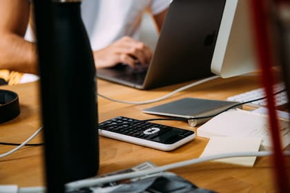 Los últimos decretos establecieron nuevas formas de calcular las retenciones mensuales sobre los salarios, pero no modificaron la manera de cuantificar el impuesto total