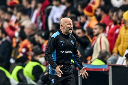 Los últimos resultados adversos cambiaron el humor de Jorge Sampaoli y de los hinchas con el DT