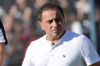 Los últimos resultados de Central Córdoba llevaron al DT Gustavo Coleoni a renunciar luego del ascenso en la temporada última.