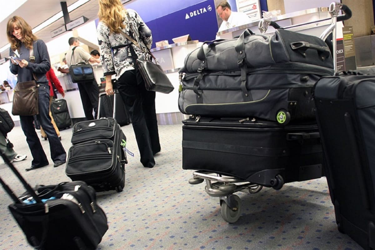 Los últimos serán los primeros: según un empleado del aeropuerto de Stansted, si hacemos el check in al final, recibimos las valijas antes.